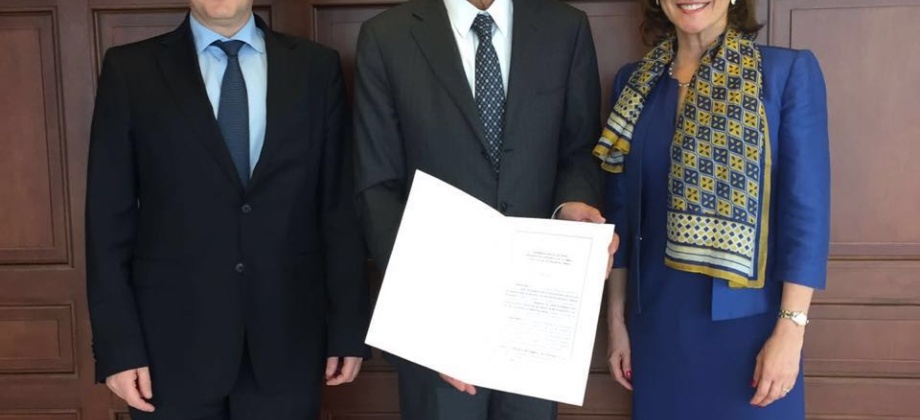 Colombia entregó el instrumento de adhesión del ‘Tratado de Budapest sobre el reconocimiento internacional del depósito de microorganismos a los fines del procedimiento en materia de patentes’